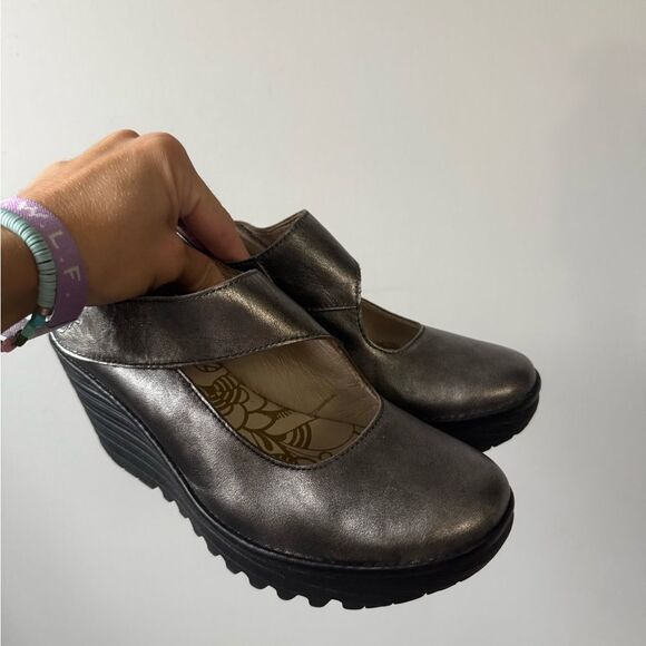 Fly London Metallic Silver Yasi Wedge Mary Jane Style Shoes Size Eur 38 Size 7.5 - Picture 6 of 12